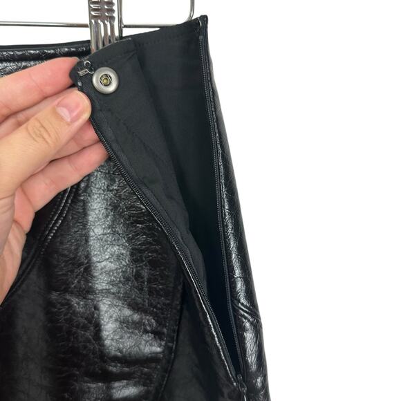 NWT Social Tourist Faux Leather Scalloped Hem Ultra High Rise Skirt Size 8 - Picture 5 of 6